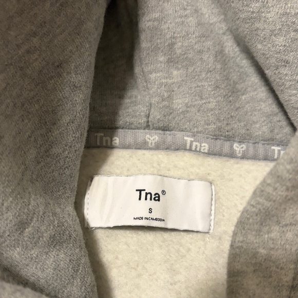 Aritzia TNA Grey Perfect Cropped Hoodie - Picture 4 of 7